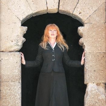 1990 Live In Vancouver (bootleg) — Loreena McKennitt
